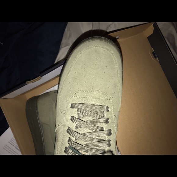 Air Force low - Picture 2 of 4